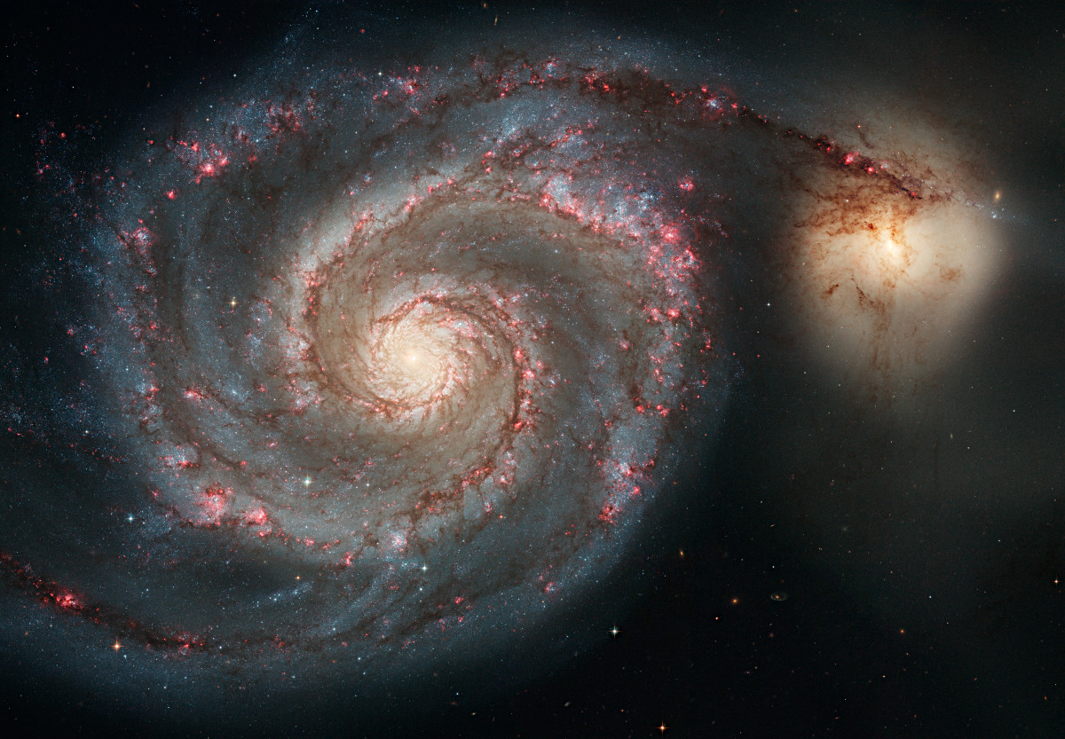 ハッブル宇宙望遠鏡がとらえた子持ち銀河m51 アストロピクス