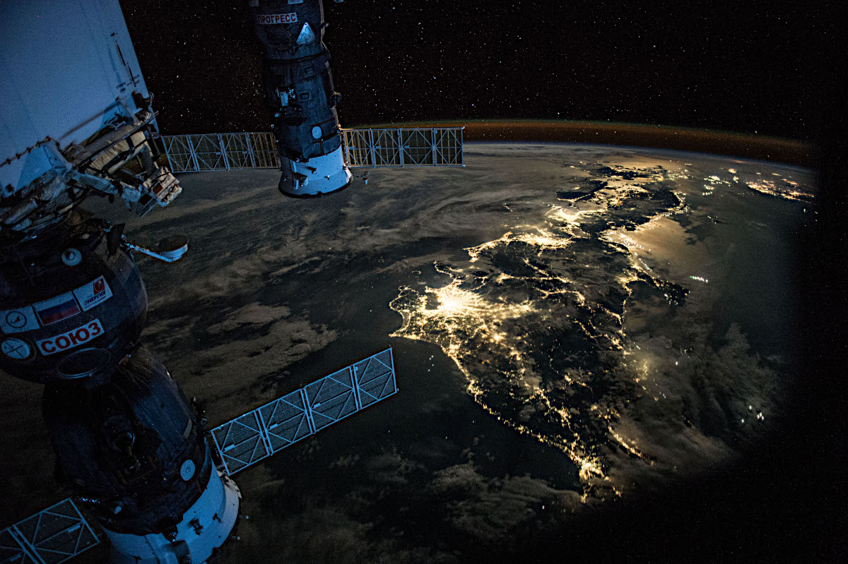宇宙から見た日本の夜景 アストロピクス