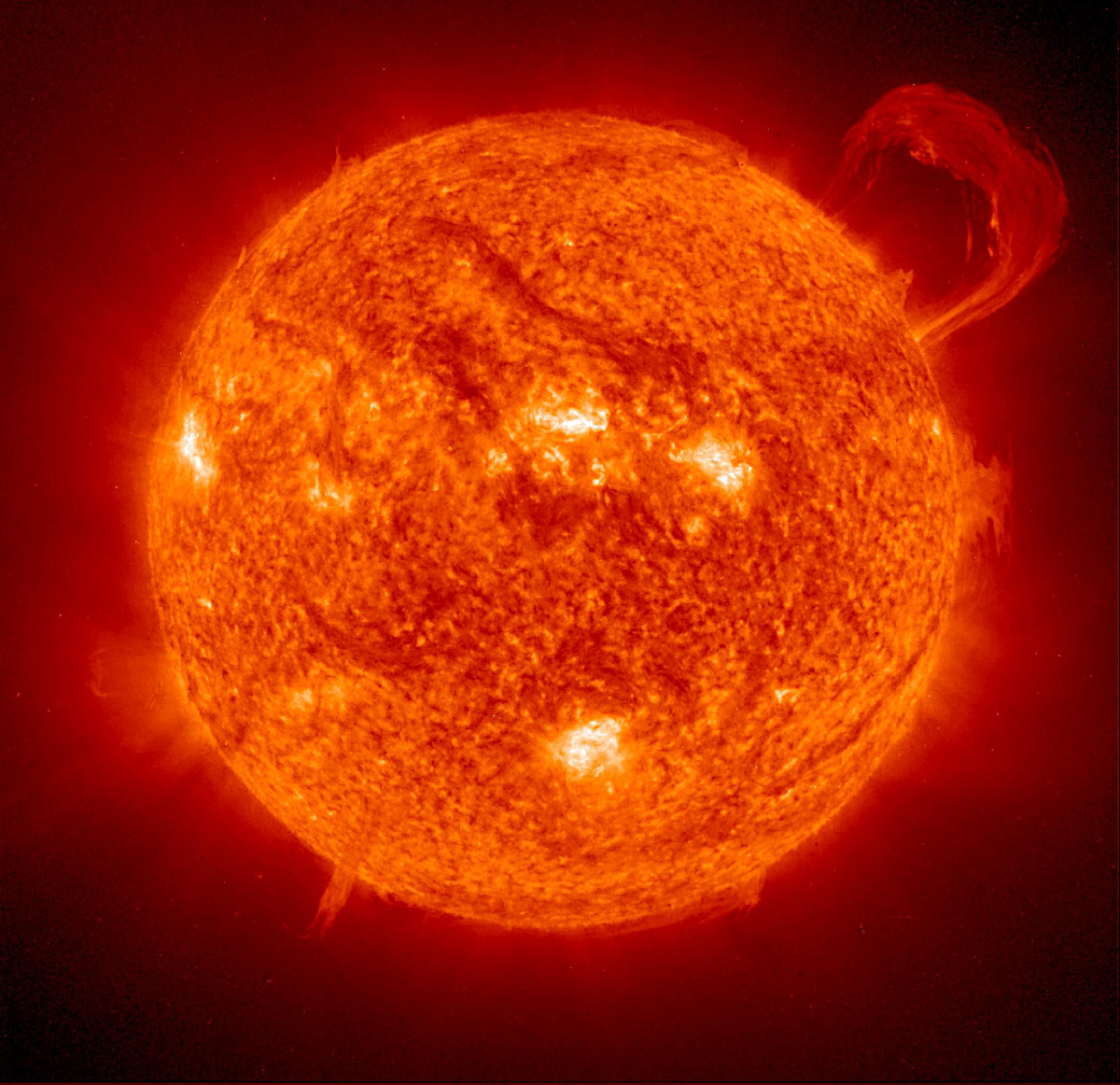 Sohoがとらえた 太陽から噴き上がる巨大なプロミネンス アストロピクス
