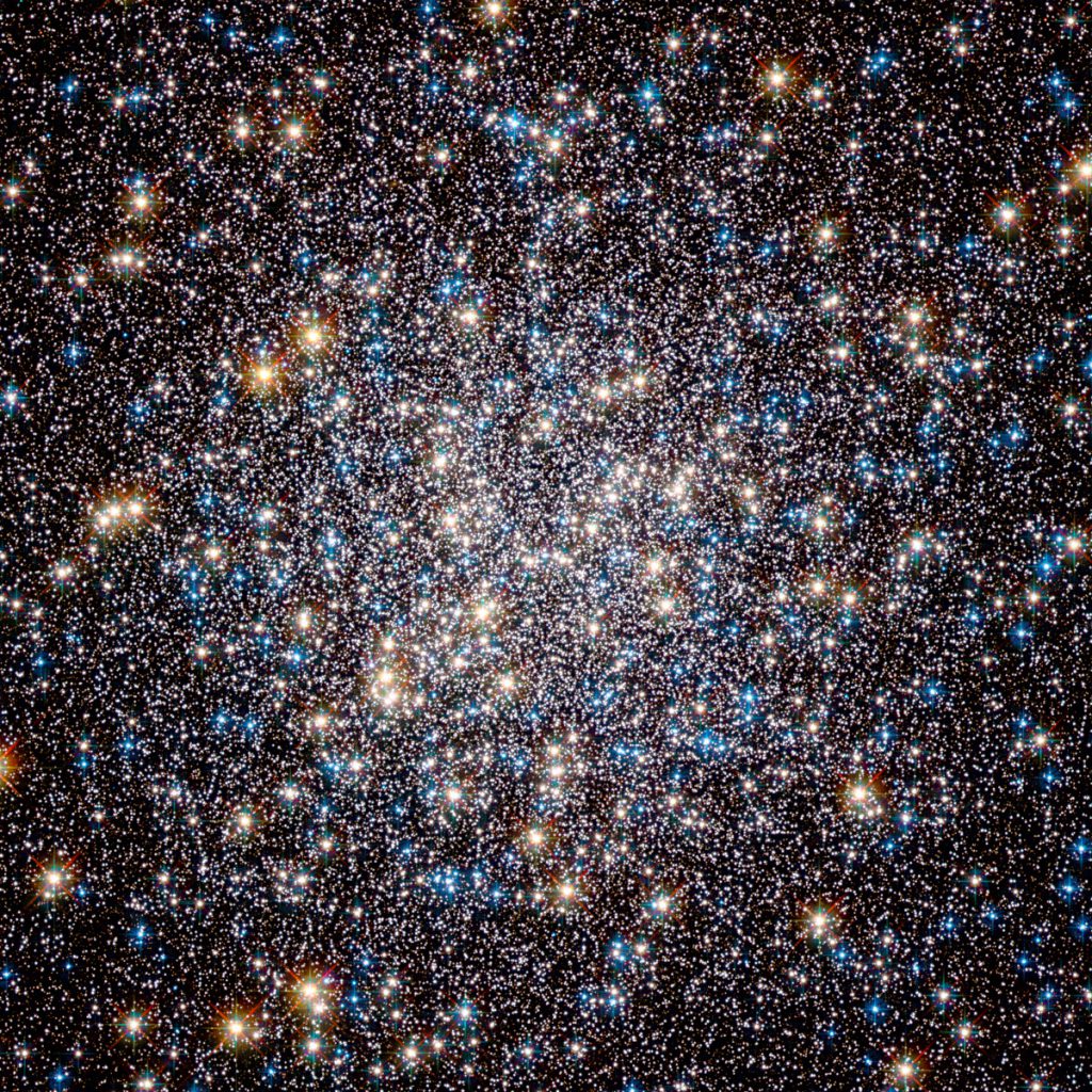 ハッブル宇宙望遠鏡がとらえた球状星団M13。Image Credit: ESA/Hubble and NASA