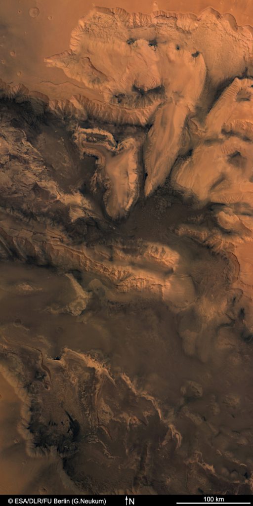 マーズ・エクスプレスがとらえた火星のマリネリス峡谷の中央部