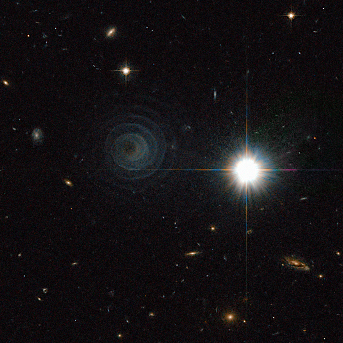 ハッブル宇宙望遠鏡がとらえた宇宙の淡い渦巻き模様 アストロピクス