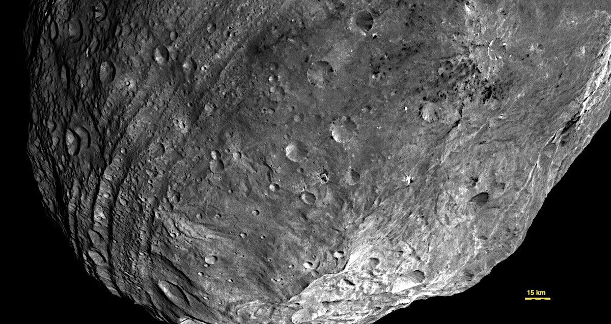周回軌道投入1週間後にドーンがとらえた小惑星ベスタの南極地域 アストロピクス