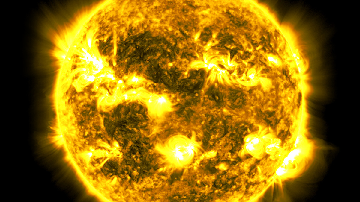 太陽画像10年分 圧巻の61分タイムラプス映像 アストロピクス