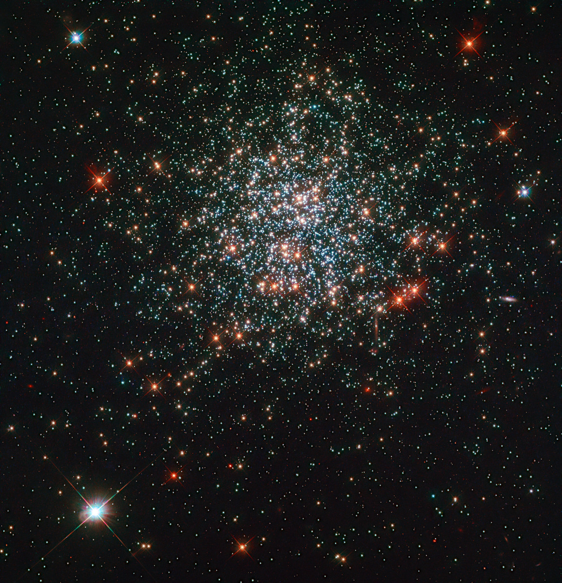 大マゼラン銀河にある星団NGC 2203