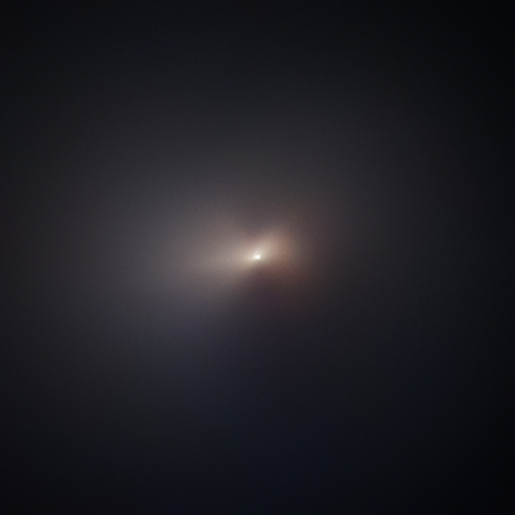 ハッブル宇宙望遠鏡が撮影したネオワイズ彗星。Image Credit: NASA, ESA, A. Pagan (STScI) and Q. Zhang (Caltech)