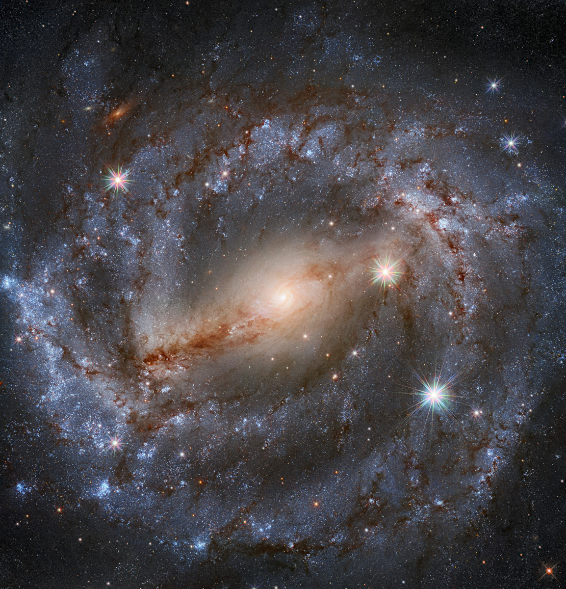 おおかみ座の渦巻銀河ngc 5643 ハッブル宇宙望遠鏡の今週の1枚 アストロピクス