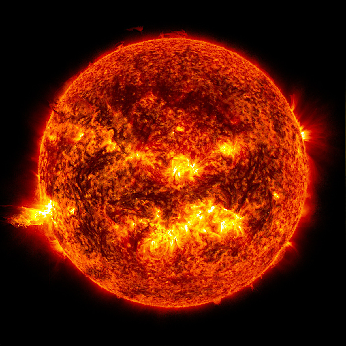 13年の夏至の日に観測衛星が撮影した太陽 アストロピクス