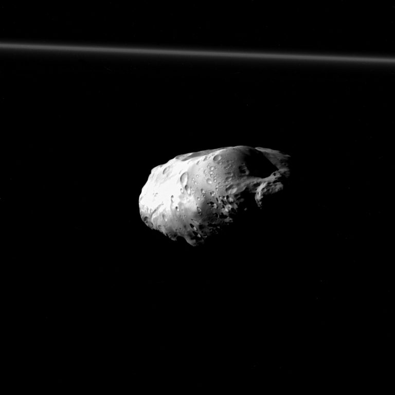 土星の小衛星プロメテウスの最高解像度画像 アストロピクス