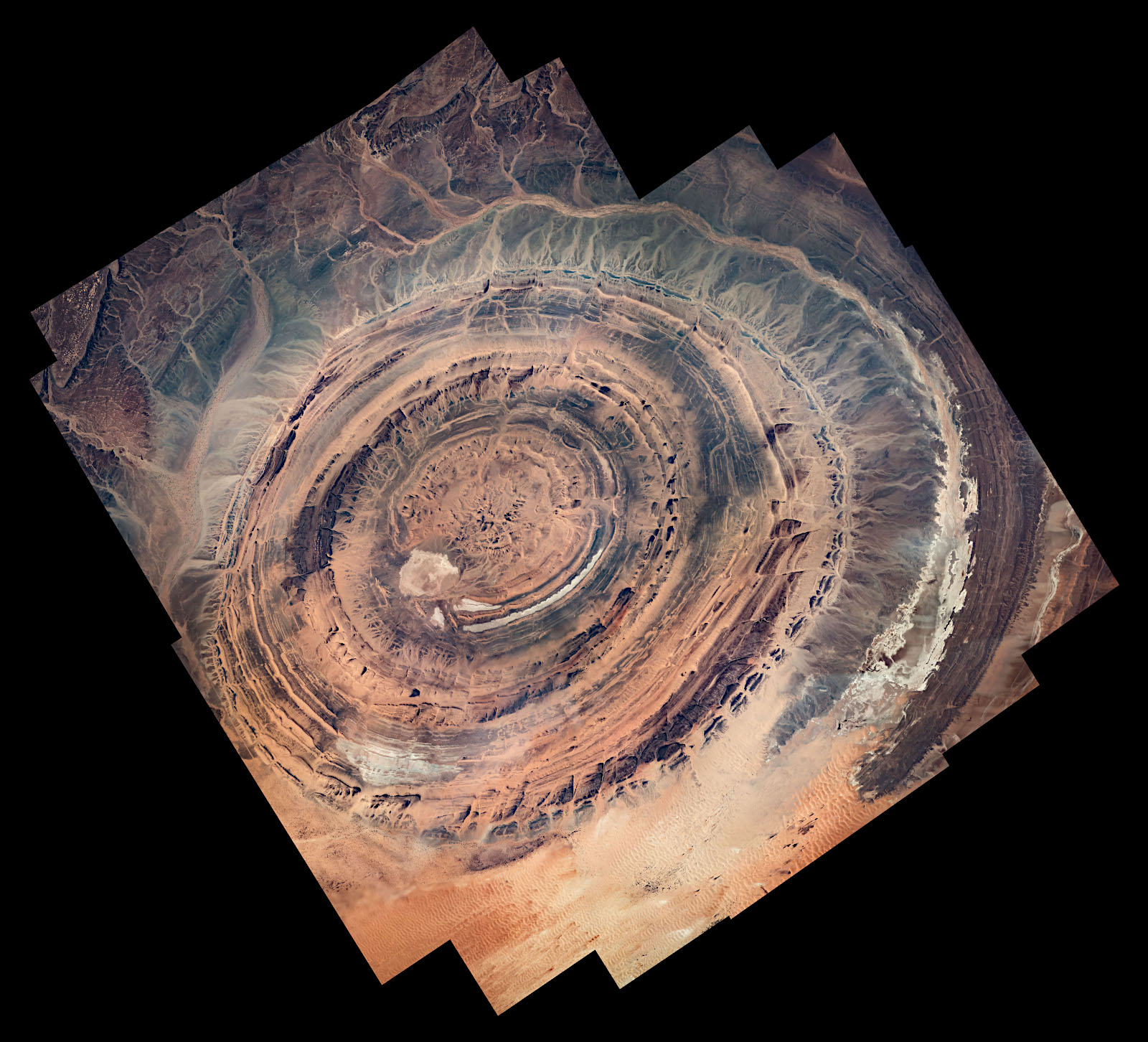 「サハラの目」の詳細画像 〜 ISSからの写真をモザイク合成して作られた