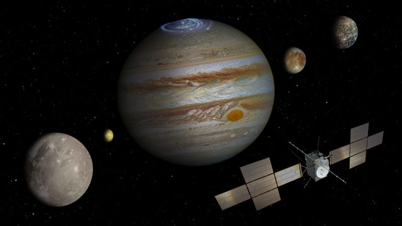 JUICEの想像図。Image Credit: spacecraft: ESA/ATG medialab; Jupiter: NASA/ESA/J. Nichols (University of Leicester); Ganymede: NASA/JPL; Io: NASA/JPL/University of Arizona; Callisto and Europa: NASA/JPL/DLR
