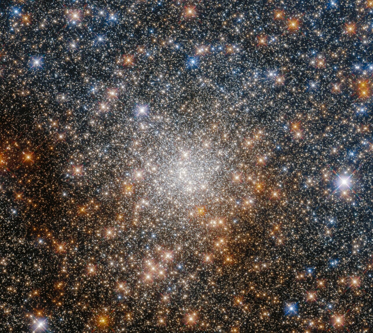 ハッブル望遠鏡がとらえた宇宙の宝箱 球状星団ターザン9 アストロピクス