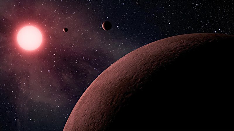 赤色矮星をまわる太陽系外惑星の想像図。今回の研究は、フロリダ大学のSarah Ballard氏とSheila Sagear氏によるものです。2人はNASA（アメリカ航空宇宙局）のケプラー望遠鏡のデータを使って分析を行いました。またESA（ヨーロッパ宇宙機関）の位置天文衛星ガイアのデータも利用しました。Image Credit: NASA/JPL-Caltech