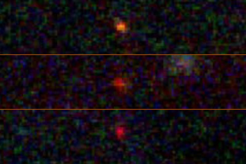 画像に映るこれら3つの天体（JADES-GS-z13-0、JADES-GS-z12-0、JADES-GS-z11-0）は、もともと2022年12月にジェイムズ・ウェッブ宇宙望遠鏡の「JADES」というプログラムによって銀河として特定されました。JADESチームは、これらの天体がビッグバンから約3億2000万〜4億年後の宇宙で存在していたことを確認。これまで観測された中で最初期の天体の一部であることがわかりました。Image Credit: NASA/ESA