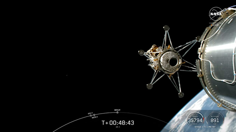 リフトオフ約48分後、ロケットから分離された着陸船Nova-C（NASA Liveより）