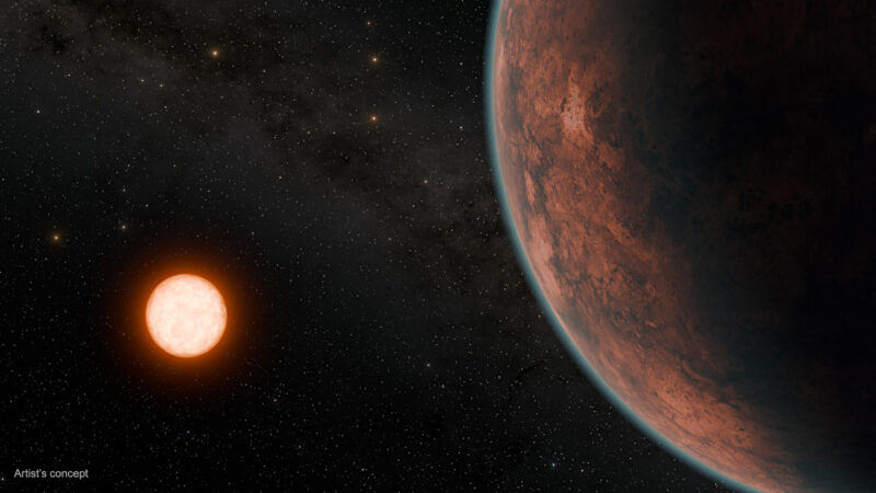 赤色矮星を公転する太陽系外惑星「グリーゼ12b」の想像図。惑星に薄い大気がある場合を想定して描かれています。Image Credit: NASA/JPL-Caltech/R. Hurt (Caltech-IPAC)